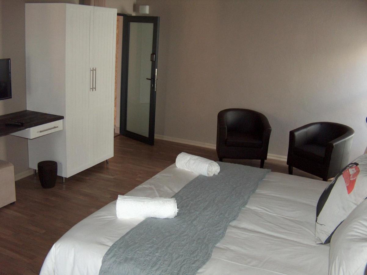 The Courtyard Guest House 克拉伦斯 外观 照片