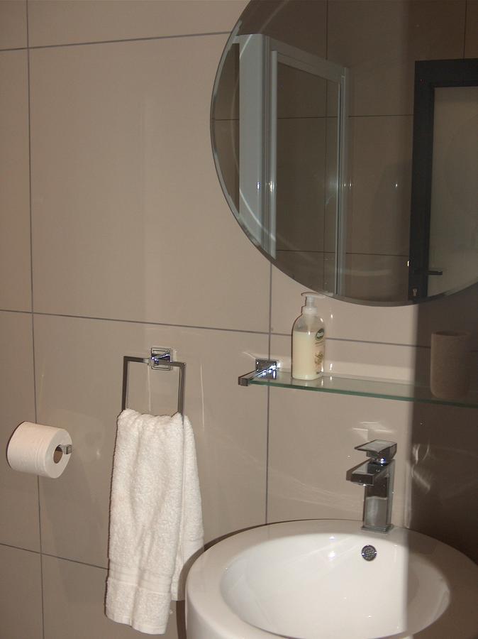 The Courtyard Guest House 克拉伦斯 外观 照片